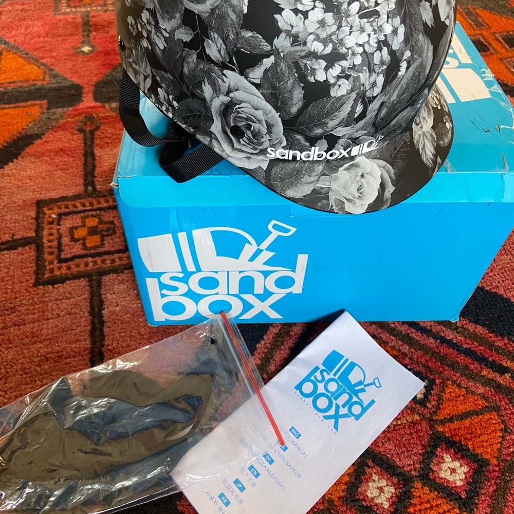 Sandbox snowboarding helmet